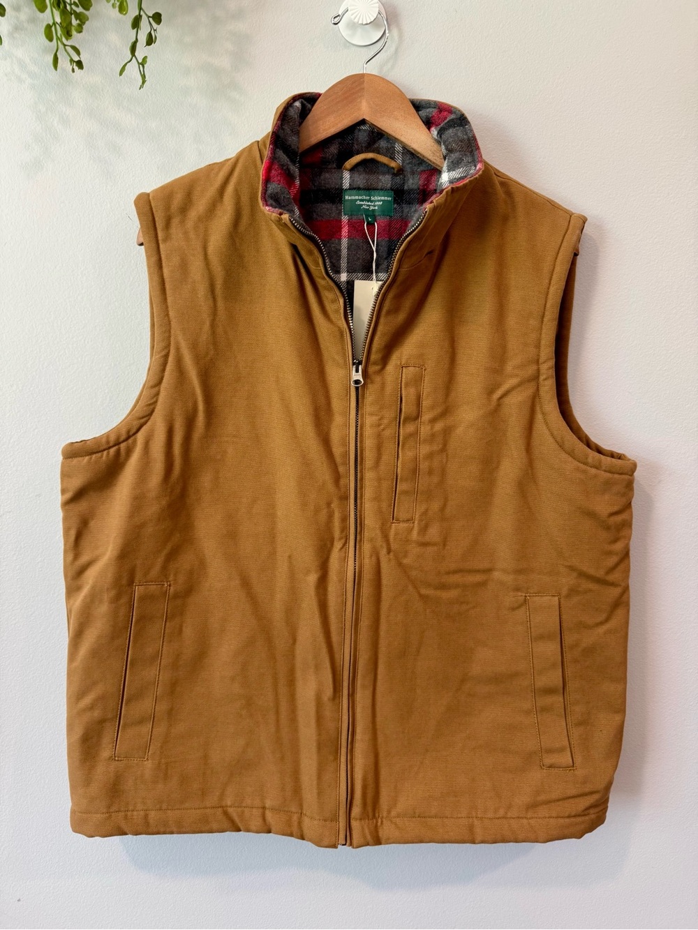 New Hammacher Schlemmer Men's Quilted Work Vest in Tan with Plaid Lining Sz L